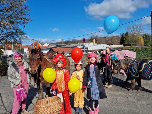 Fasching mal anders – Ponyumzug durch Langen-Bergheim