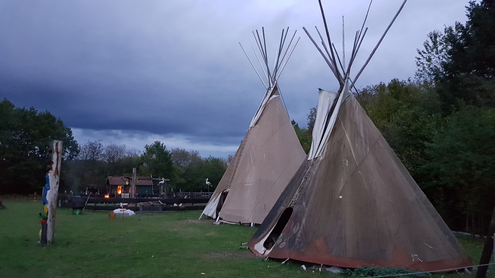 Sturmwolken über dem Tipi